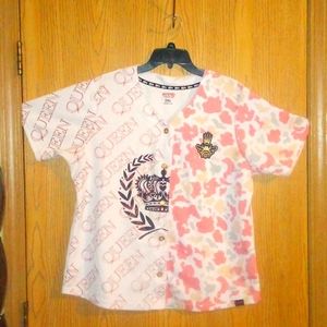 "QUEEN 👑 BEE 🐝" 2 SiDeD design w/ 5 button up short sleeve shirt *@ SIZE: 2XL